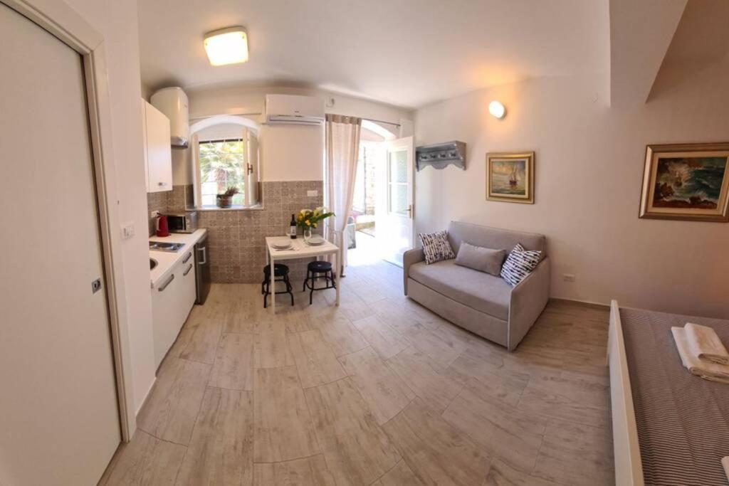 Studio Apartment Marella Віс Екстер'єр фото