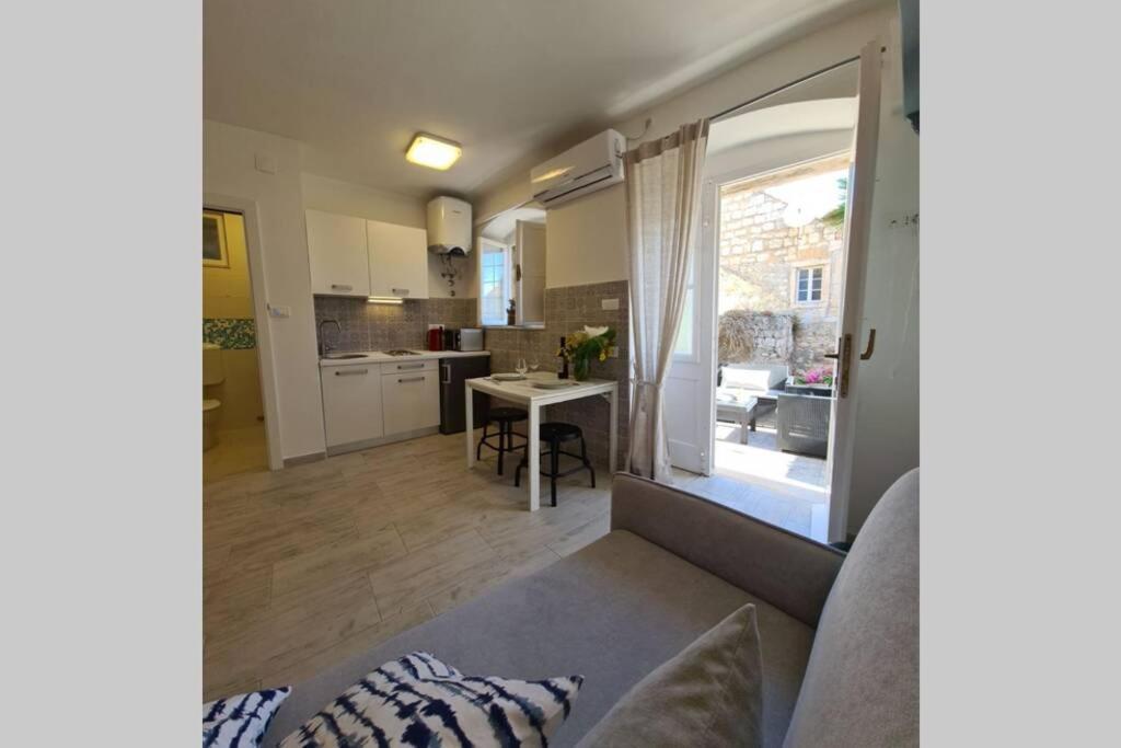 Studio Apartment Marella Віс Екстер'єр фото