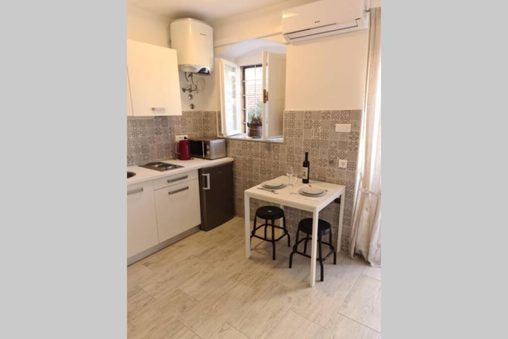 Studio Apartment Marella Віс Екстер'єр фото